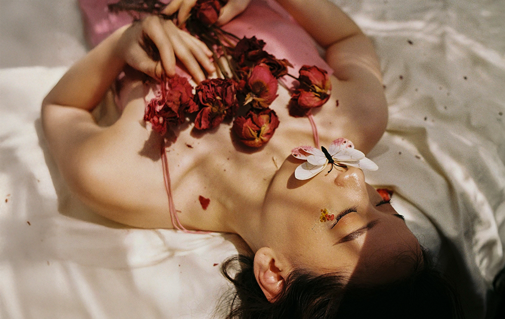 u1245928567_FLOWER_PETALS_FALLING_ON_A_ULTRA_REALISTIC_WOMAN__18250170-1fa7-471f-bf31-0c16fa19cb17_1 copy-1